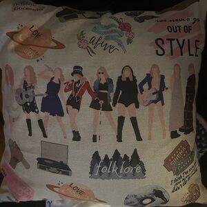 Taylor swift pillow!!